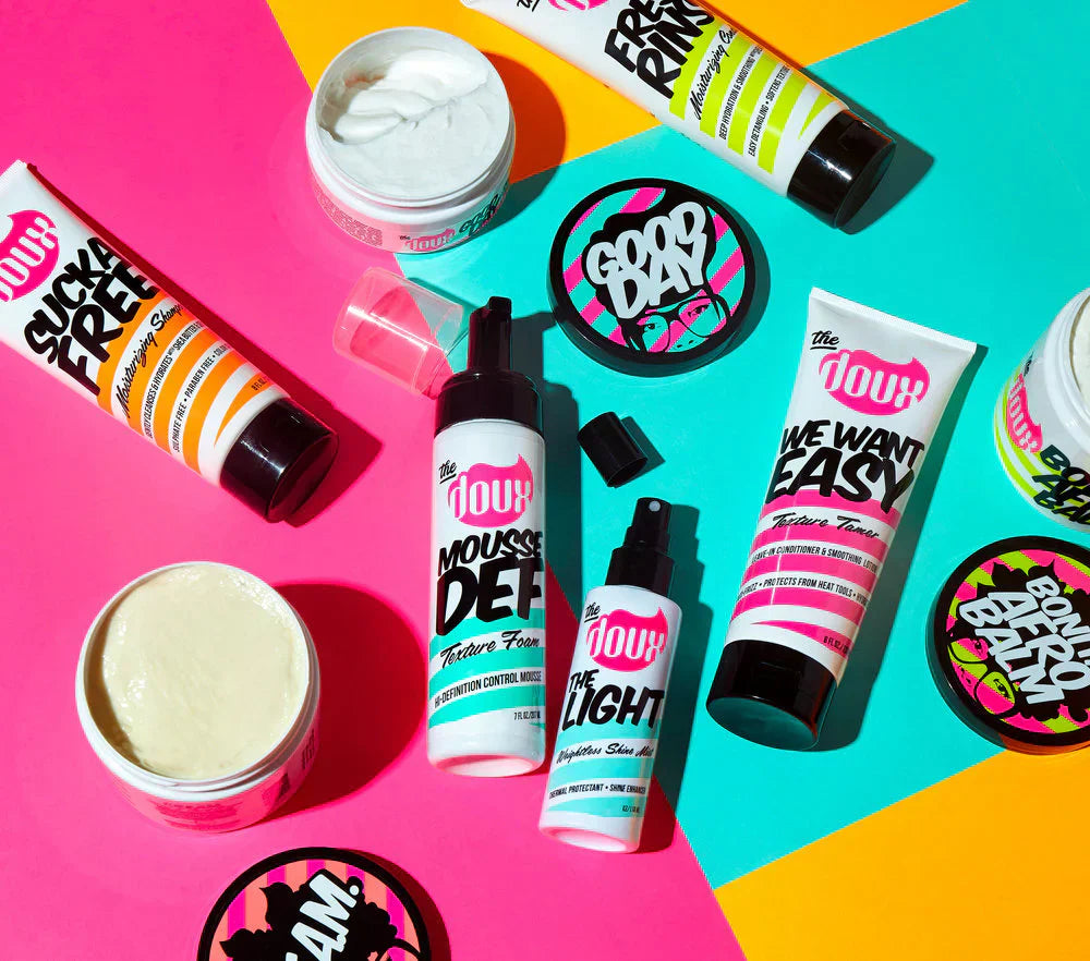 he Doux producten voor krullend haar – shampoo, leave-in conditioner en styling mousse.